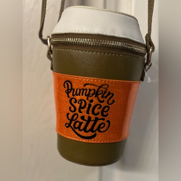 🎃🖤NWOT-MAD ENGINE SUPER CUTE “ PUMPKIN SPICE LATTE CUP” CROSBODY🖤🎃 - Picture 8 of 11